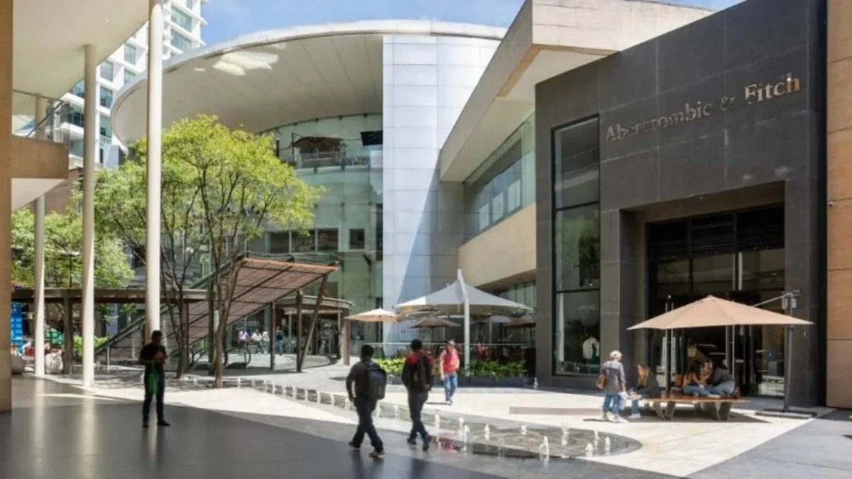 Mujer apuñala a guardia de seguridad en Plaza Antara