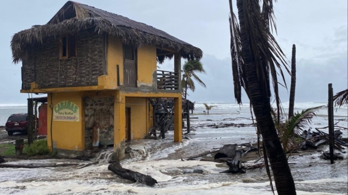 Fuertes lluvias en Colima