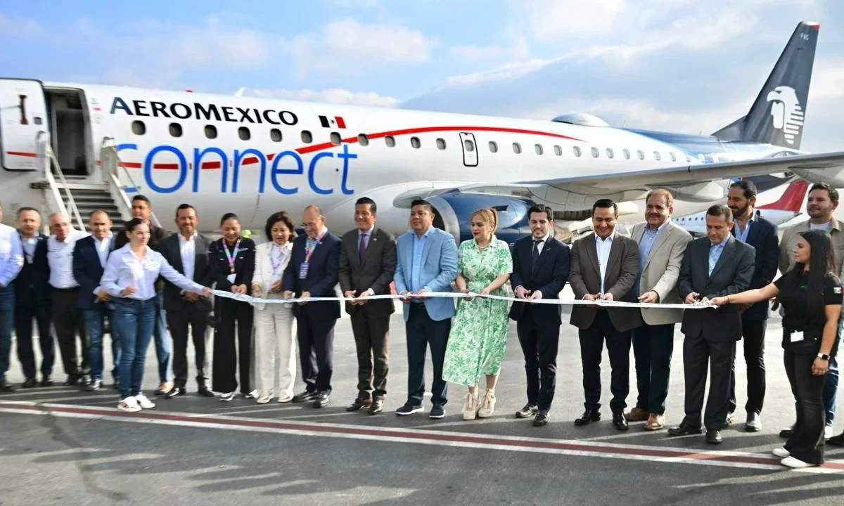 El gobernador local, Ricardo Gallardo, inauguró la nueva ruta aérea San Luis Potosí-Atlanta.