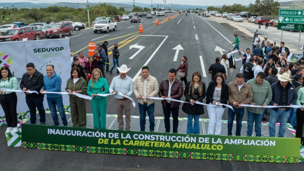 El Gobernador de San Luis Potosí, Ricardo Gallardo, inició las obras de un nuevo puente, más cómodo y más amplio en el río “La Parada”.