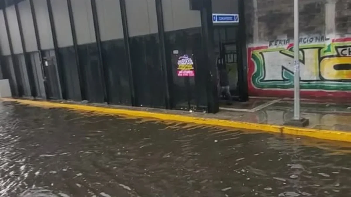 Intensas lluvias generaron inundaciones y afectaciones en cuatro municipios del Estado de México.