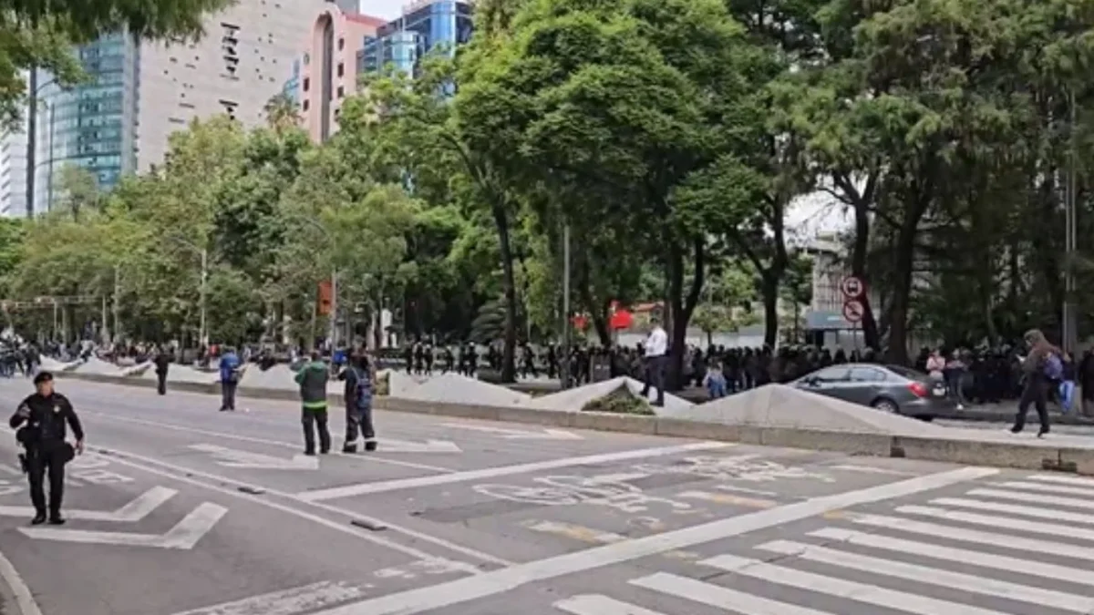 Repartidores por app levantan bloqueo en Reforma y acuerdan mesa de diálogo
