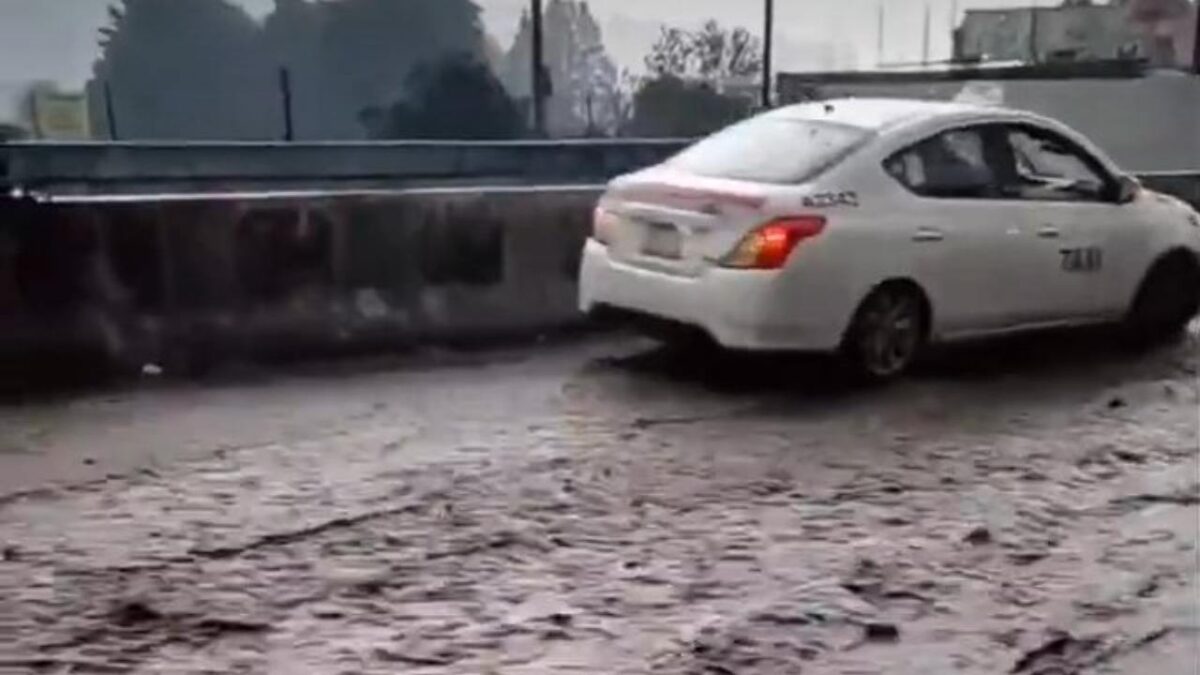 Se reportaron inundaciones y afectaciones viales en la carretera México-Toluca.