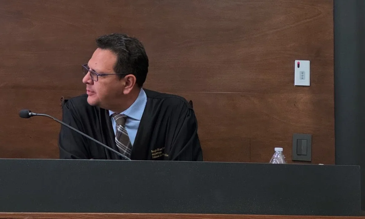 Sergio Díaz Rendón dijo que presentó toda la documentación, "incluso de más".