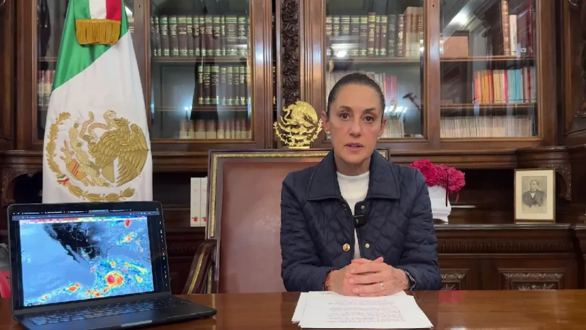 La presidenta Sheinbaum alertó a la población por la entrada del huracán Erick, categoría 3, entre Guerrero y Oaxaca.