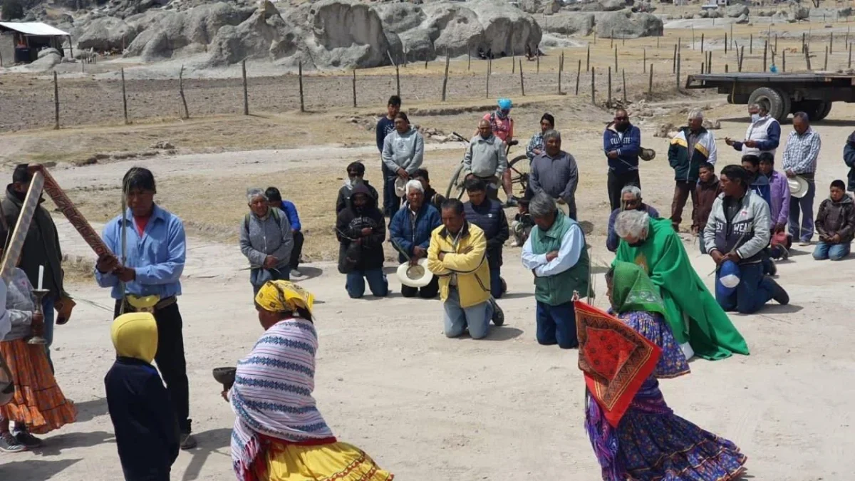 Los padres Campos y Mora  son honrados por los rarámuris de la Tarahumara.