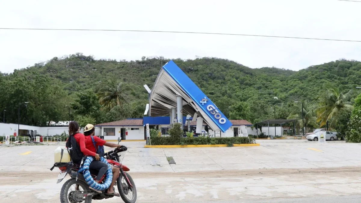 Daños a infraestructura de electricidad, caminos, salud, viviendas y comercios se registraron en las costas oaxaqueñas tras paso de Huracán Erick.