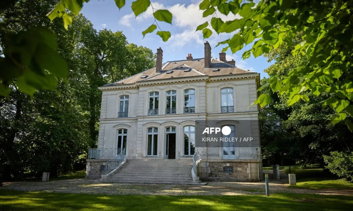 La casa de campo del siglo XIX del diseñador de moda Karl Lagerfeld en las afueras de París será subastada el próximo 1 de julio.