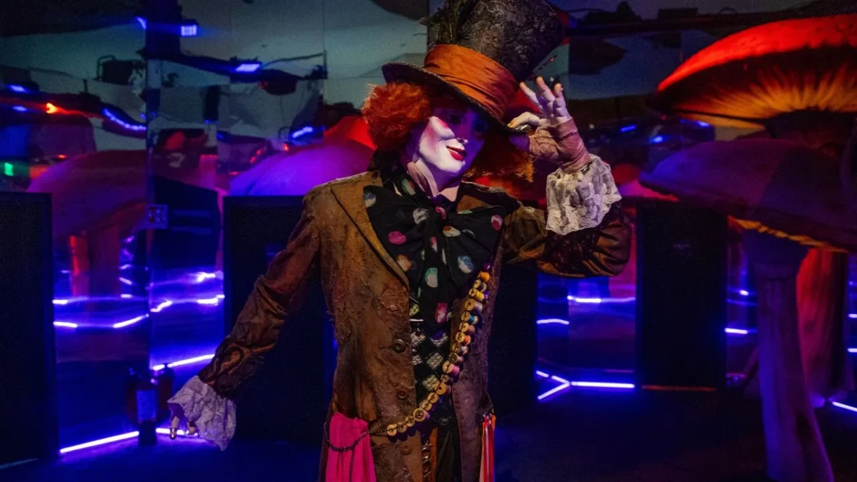 Tim Burton, El Laberinto se inauguró ayer en el Lienzo Charro de Constituyentes y sin fecha para que concluya, los boletos ya están a la venta.