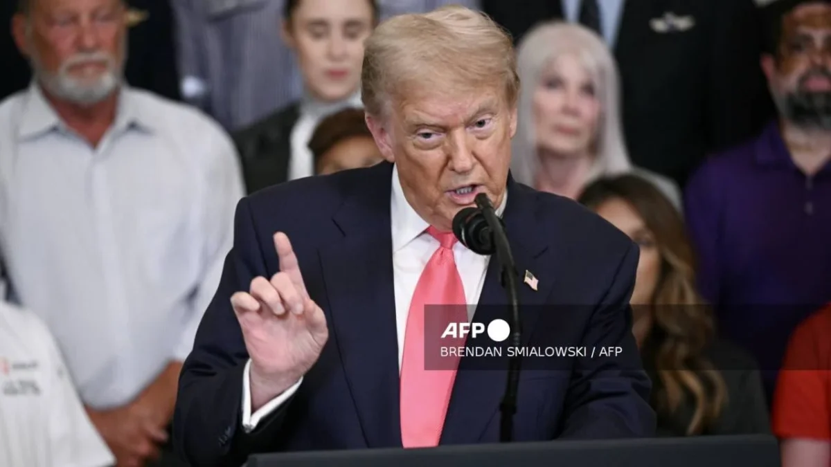El presidente de EU, Donald Trump, insiste en impuesto a remesas y deportaciones masivas.