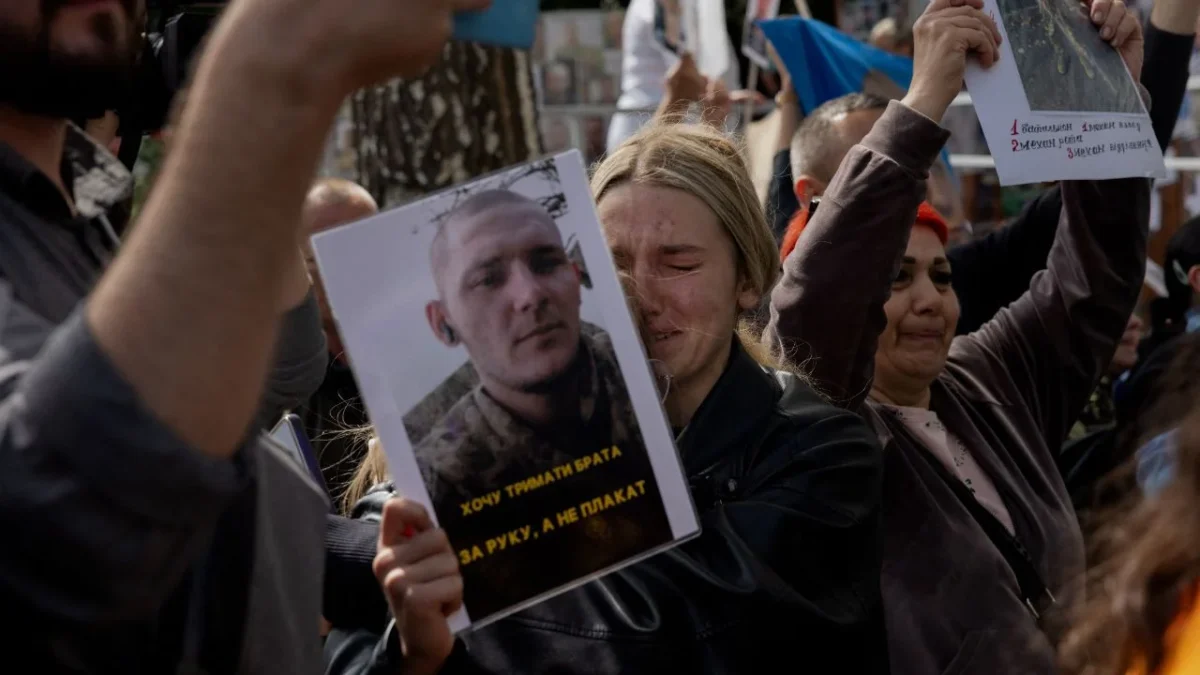 Ambos gobiernos difundieron imágenes de los combatientes repatriados