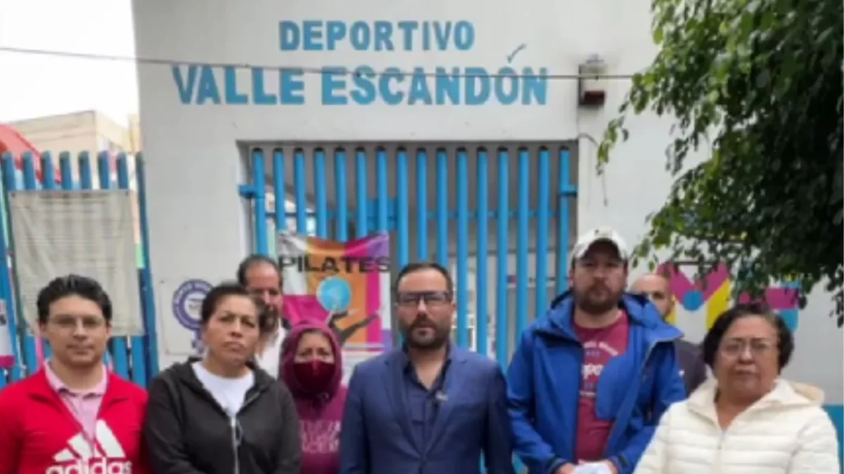 Vecinos de la Escandón exigen entrega de deportivo público a la alcaldía Miguel Hidalgo.