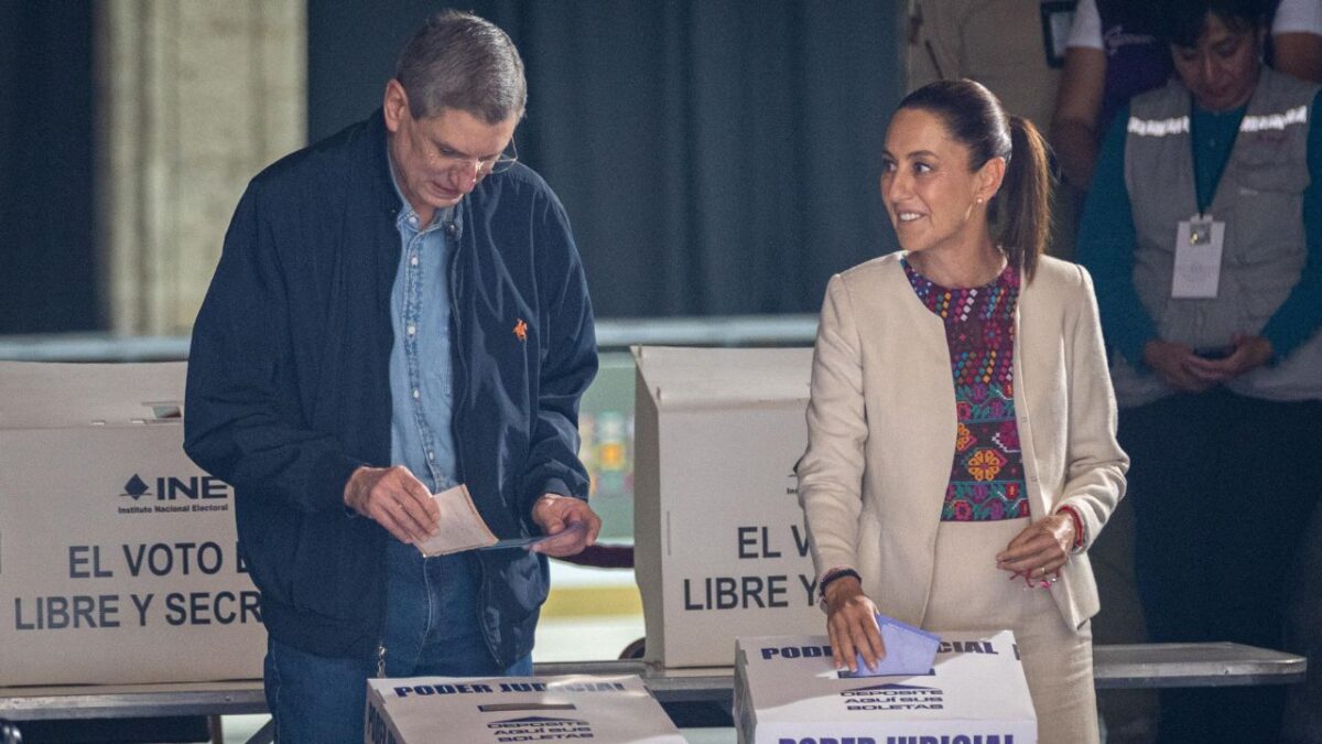 La presidenta de México, Claudia Sheinbaum emitió este domingo su voto en la primera elección para elegir a más de 800 jueces, magistrados y ministros del Poder Judicial.