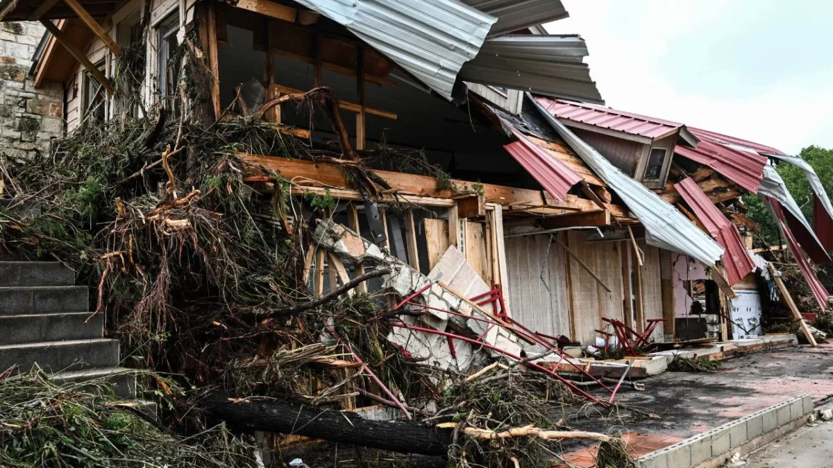 Realizan recorridos por albergues en Texas para ubicar a migrantes mexicanos afectados por inundaciones