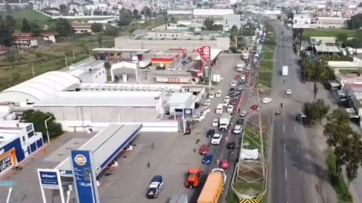 Cierre parcial de la carretera Texcoco-Lechería por reparación de puente vehicular