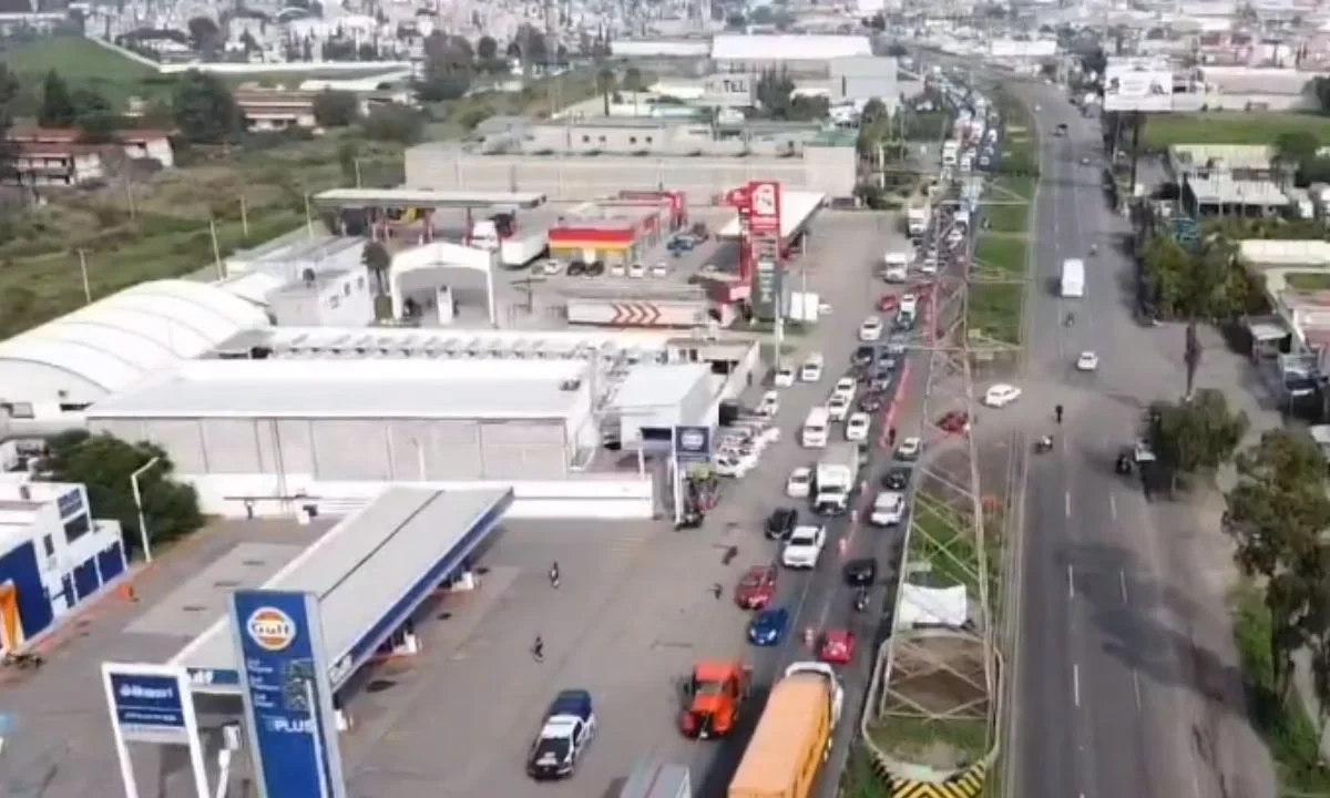 Cierre parcial de la carretera Texcoco-Lechería por reparación de puente vehicular