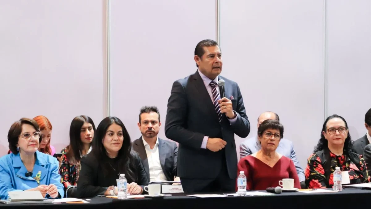 Silvia Tanus acompañó al gobernador Armenta al Foro "Construyendo las Metrópolis del Presente", enfocado en movilidad, agua, innovación y digitalización,