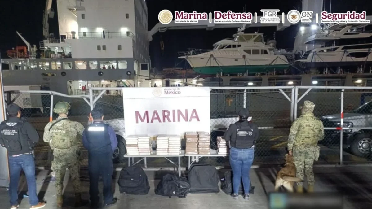 Secretaria de Marina encuentra y asegura 4 maletas con los paquetes de cocaína (cerca de 200 kilos)