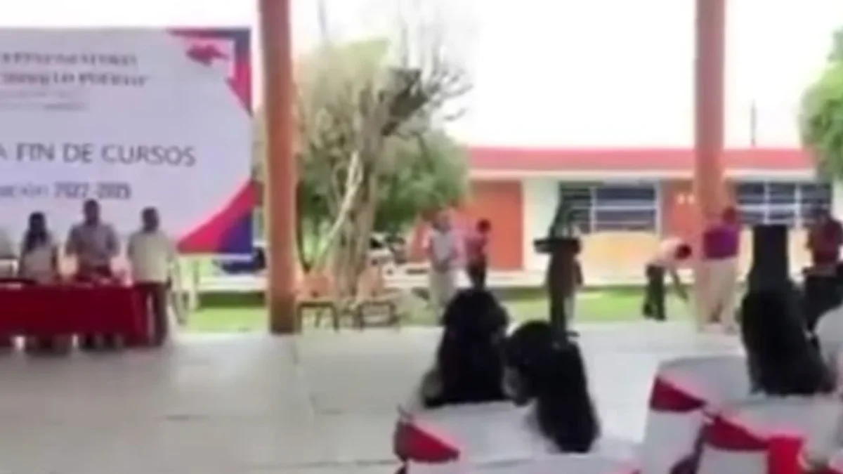 En plena graduación, alumna denuncia acoso sexual de maestros en preparatoria de Chiapas