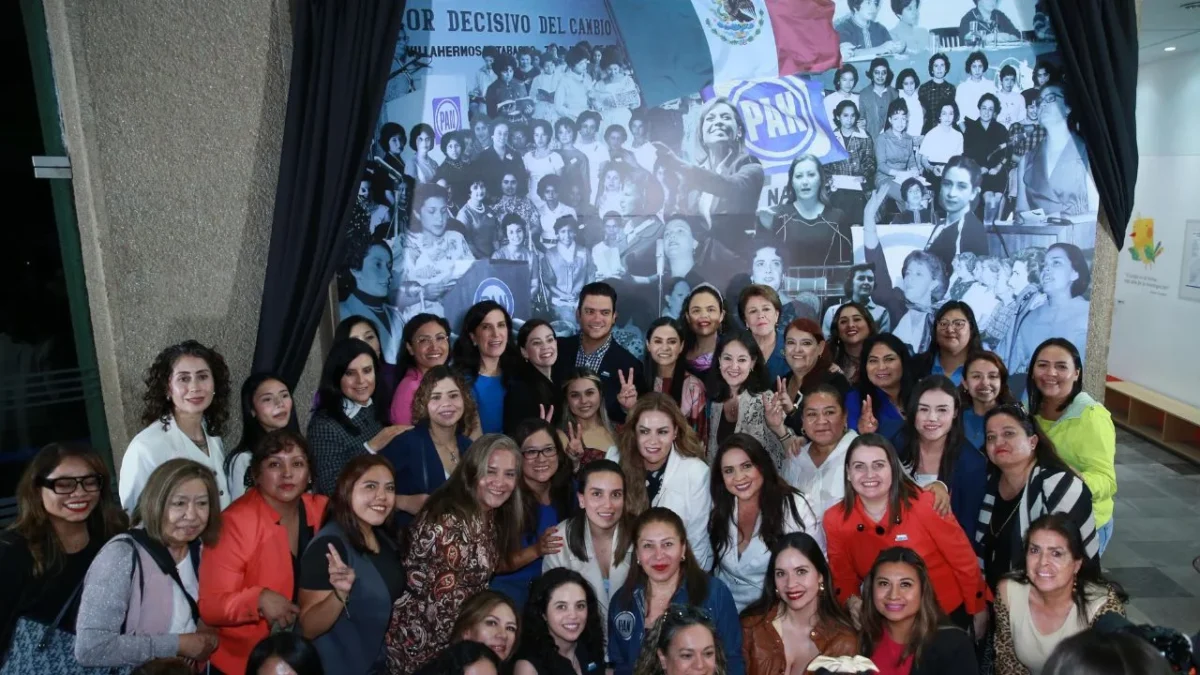 PAN devela muro de honor en conmemoración del voto femenino