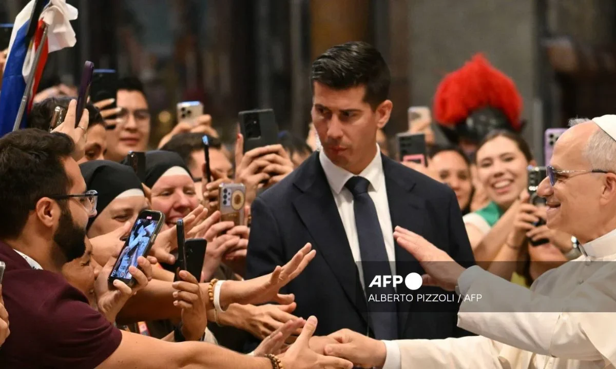 Papa León XIV llama a influencers católicos enfrentar desafíos de la IA