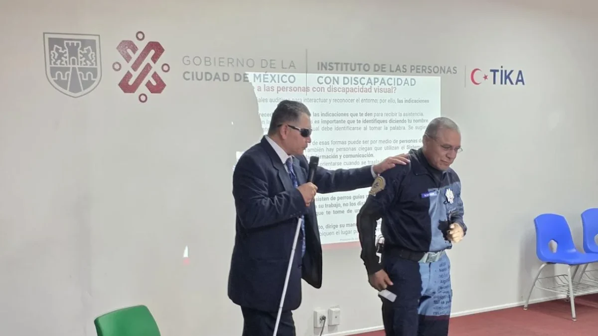 Policías del Metro reciben capacitación para apoyar a personas con discapacidad