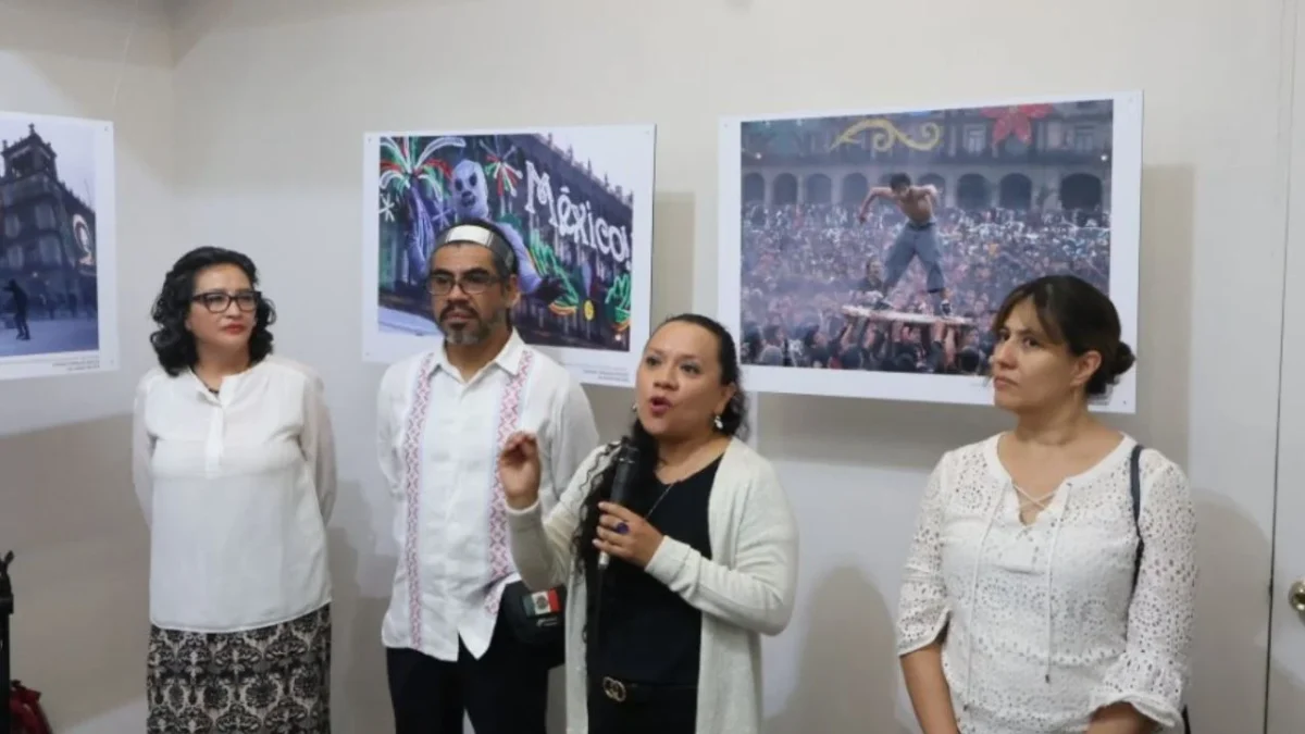 Presentan la exposición y el libro "Tenochtitlan a 700 años de su fundación. Memoria Fotográfica" en República de Cuba 43.