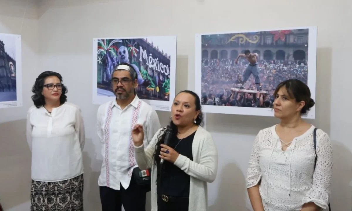 Presentan la exposición y el libro "Tenochtitlan a 700 años de su fundación. Memoria Fotográfica" en República de Cuba 43.