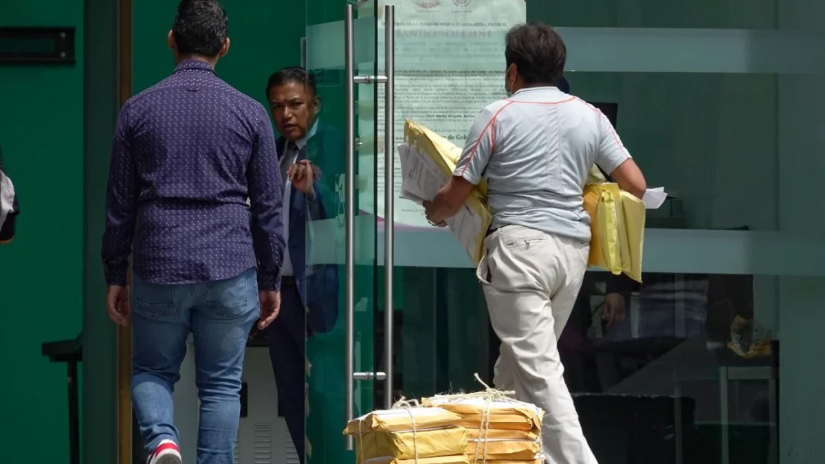 Torres de lo que aprenta ser archivo llegó al Poder Judicial de la Ciudad de México luego de seis semanas de paro.