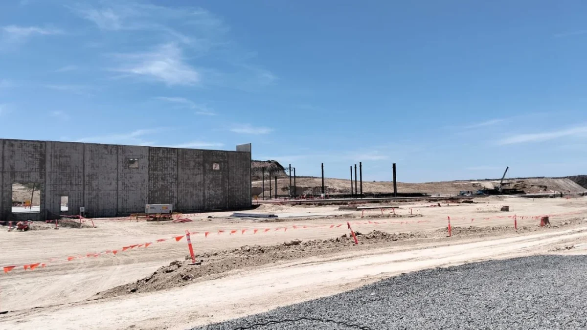 Finalmente con respecto al Infonavit refirió que ya se encuentran revisando terrenos donde  se van a construir las casas, “donde la meta sexenal es de 50 mil"