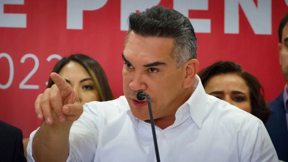El senador plurionominal, Alejandro "Alito" Moreno denunció a AMLO por "traición a la Patria" ante la FGR.
