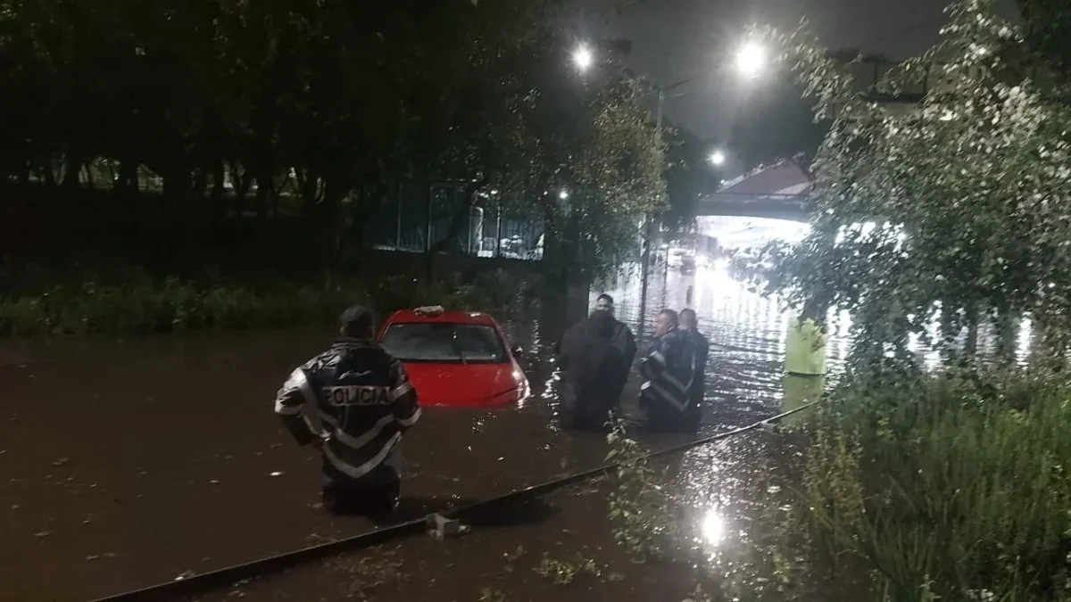 La Secretaría del Agua informó que se reportan 55 encharcamientos y 15 viviendas afectadas en la CDMX por fuertes lluvias.
