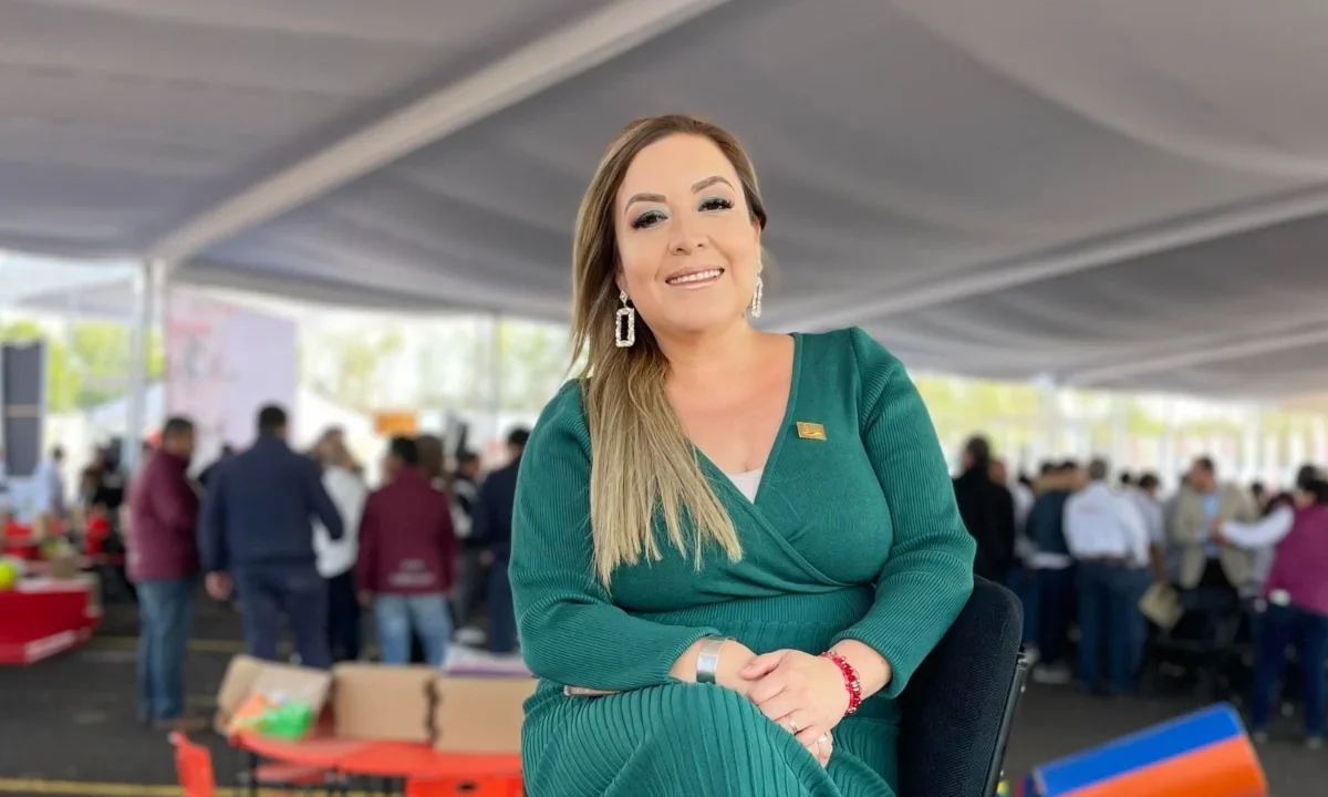 Autoridades resguardan el restaurante donde fue atacada la alcaldesa de Cuitzeo, Rosa Elia Milán Pintor.