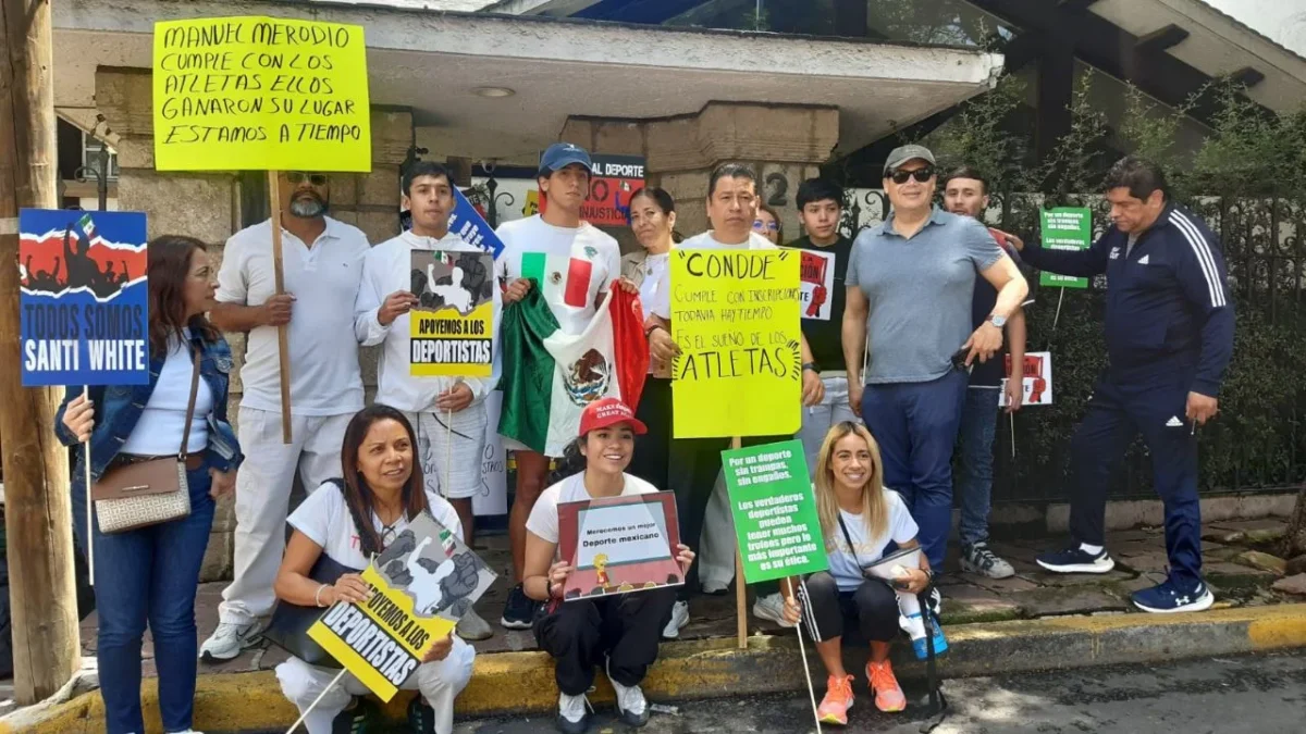 Sin ningún tipo de avance tras semanas de denuncias y pláticas con distintos organismos, varios de los atletas universitarios a quienes se les despojó su lugar para competir en la Universiada Mundial en Alemania la próxima semana, señalizaron una manifestación afuera de las oficinas del Consejo Nacional del Deporte de la Educación (Condde).