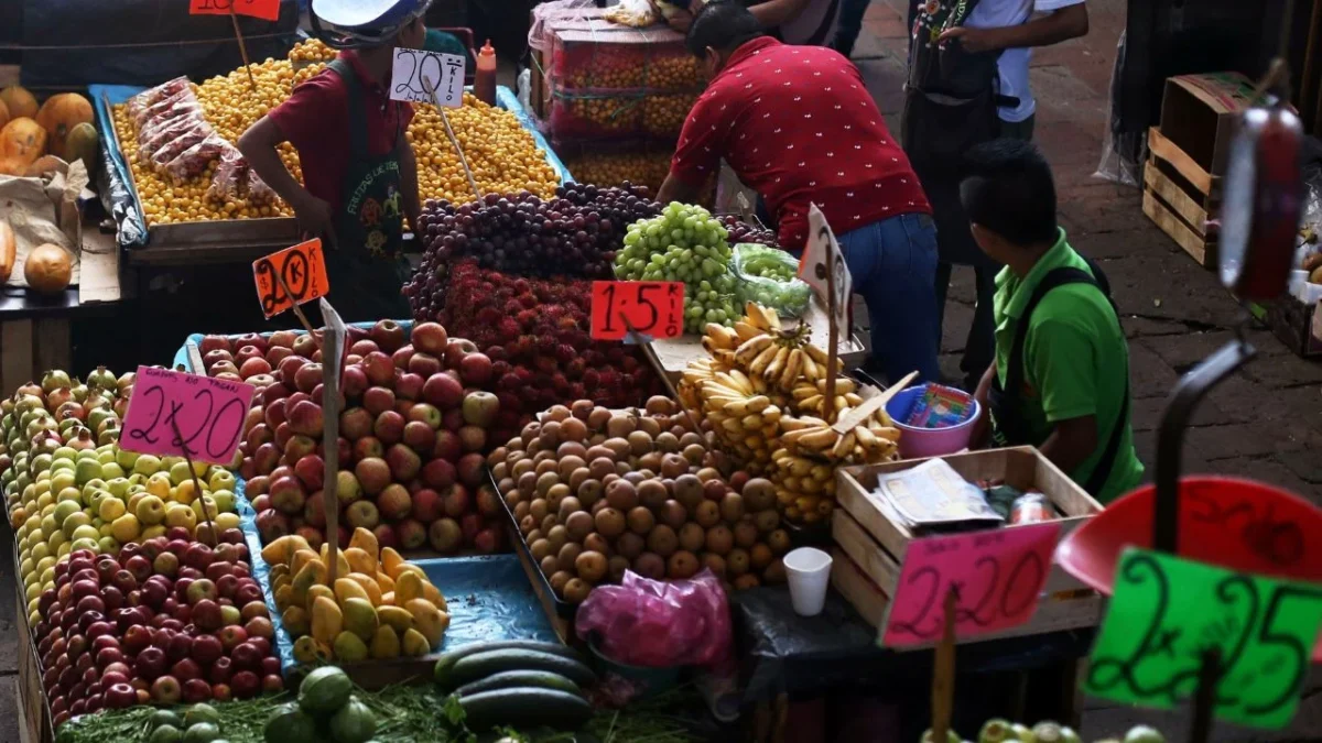 La inflación bajó a 3.55%, por primera vez en cinco mediciones, sorprendiendo al quedar por debajo del 4% fijado por Banxico.