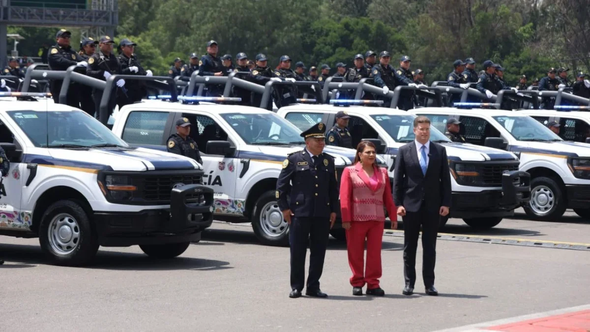 Brugada presenta 3 mil 500 nuevas patrullas para la CDMX.
