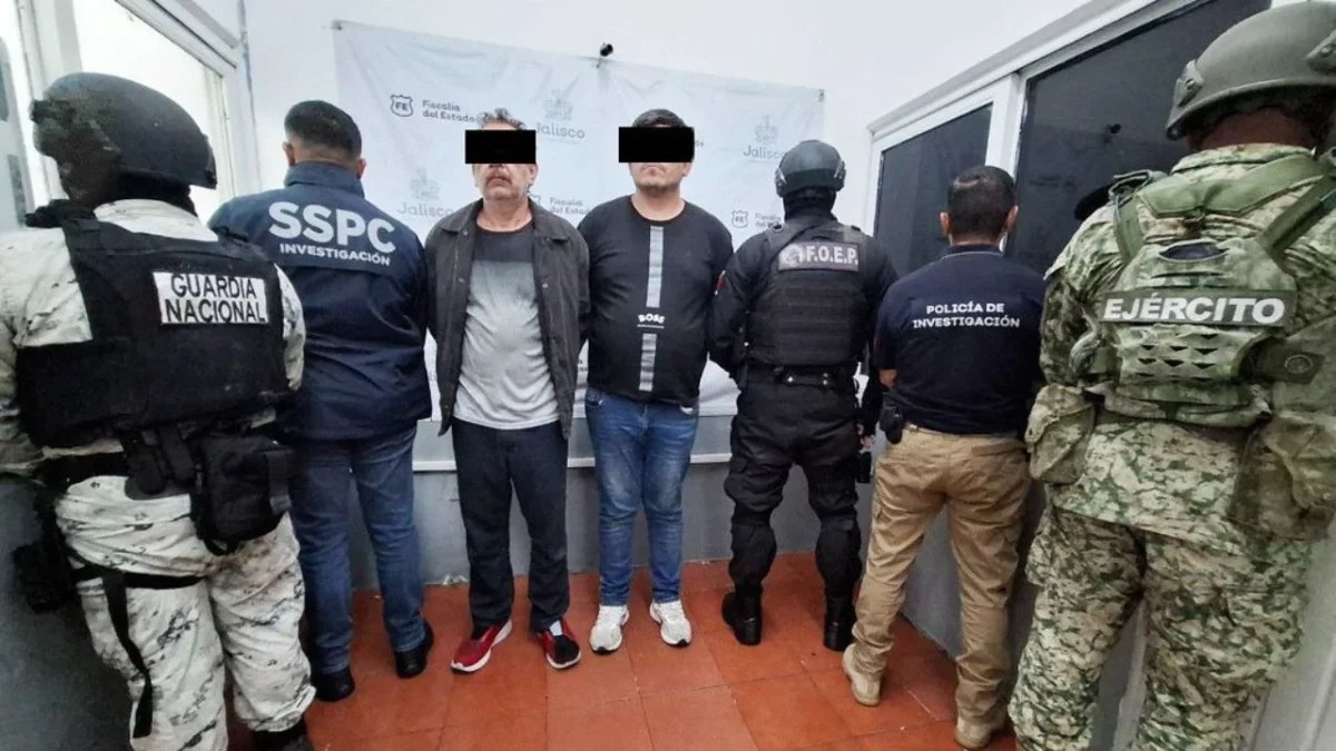 Capturan a 3 por multihomicidio en Jalisco, entre los detenidos está un familiar y un policía municipal de Zapopan.