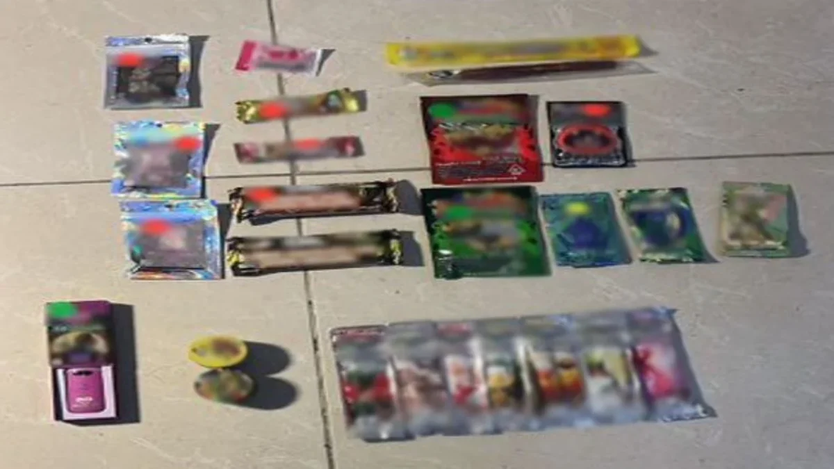 Detienen a 6 vendedores de "narco dulces" en la alcaldía Venustiano Carranza, CDMX.