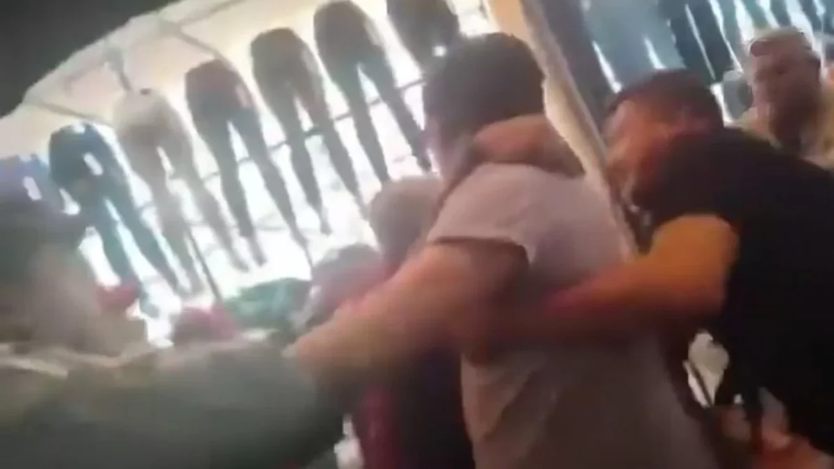 Detiene a dos personas por presunto intento de extorsión a comerciante en Texmelucan; entre los detenido estaría un líder tianguista.