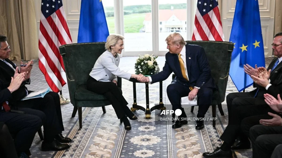 El presidente estadounidense, Donald Trump, y la presidenta de la Comisión Europea, Ursula von der Leyen, acuerdan aranceles para Europa.