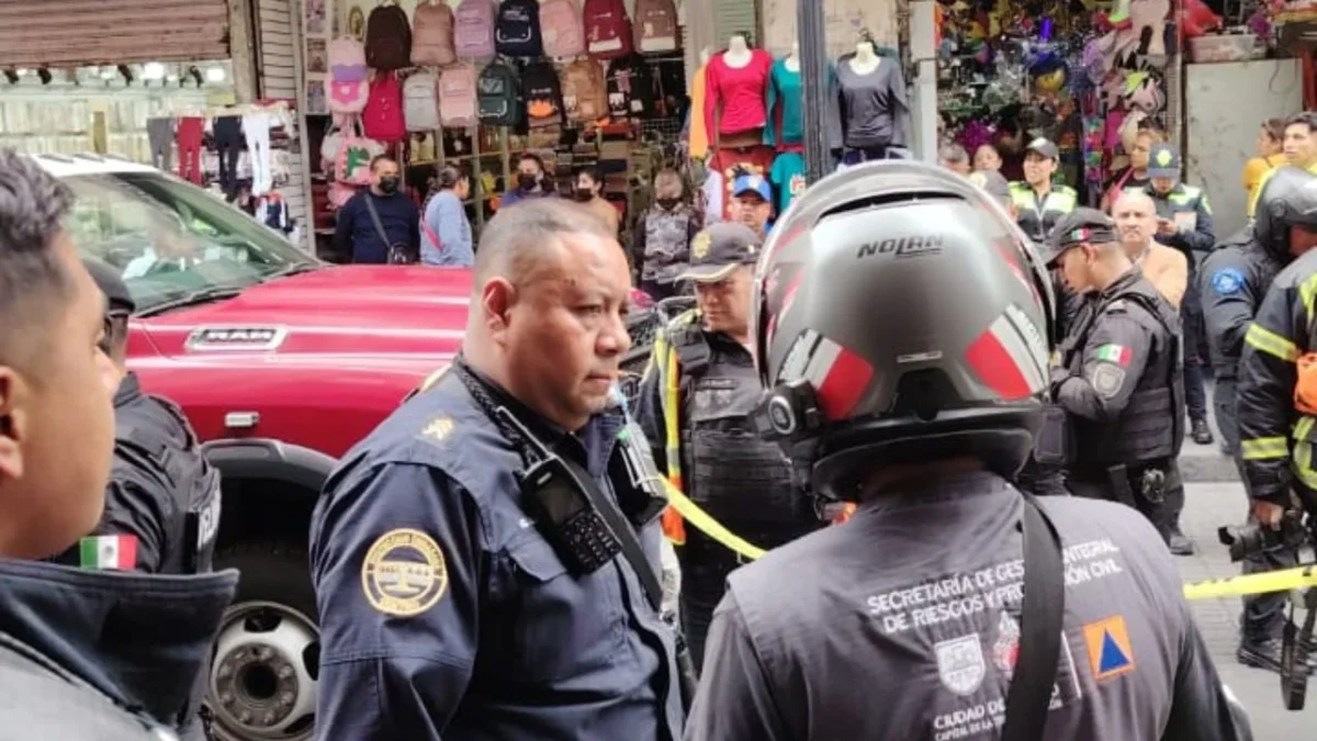 Autoridades evacuaron a al menos 30 personas para salvaguardar su integridad y acordonaron la zona del incendio en el Centro Histórico.