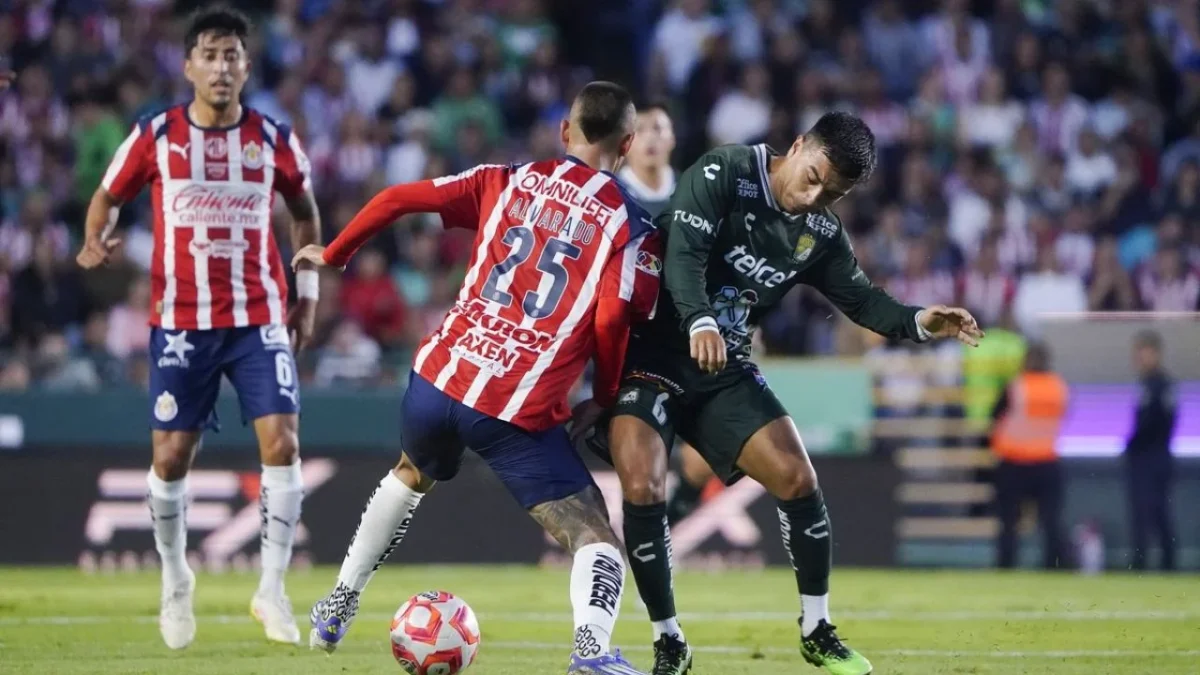 James Rodríguez dio la victoria al León con el cobro de un penal al minuto 61, por lo que Chivas comenzó el AP25 con el pié izquierdo.