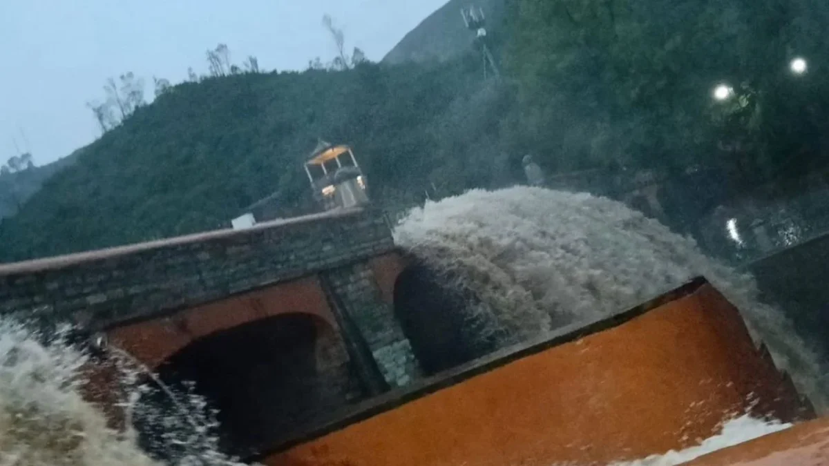 Tormenta en Guanajuato desborda presa e inunda calle subterránea
