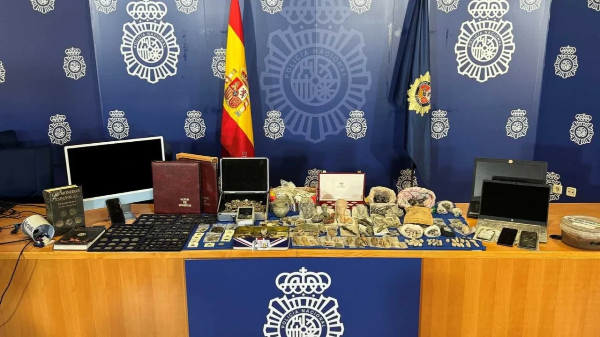 La policía española detuvo a siete sospechosos de traficar reliquias saqueadas e incautó unas 3,200 piezas.