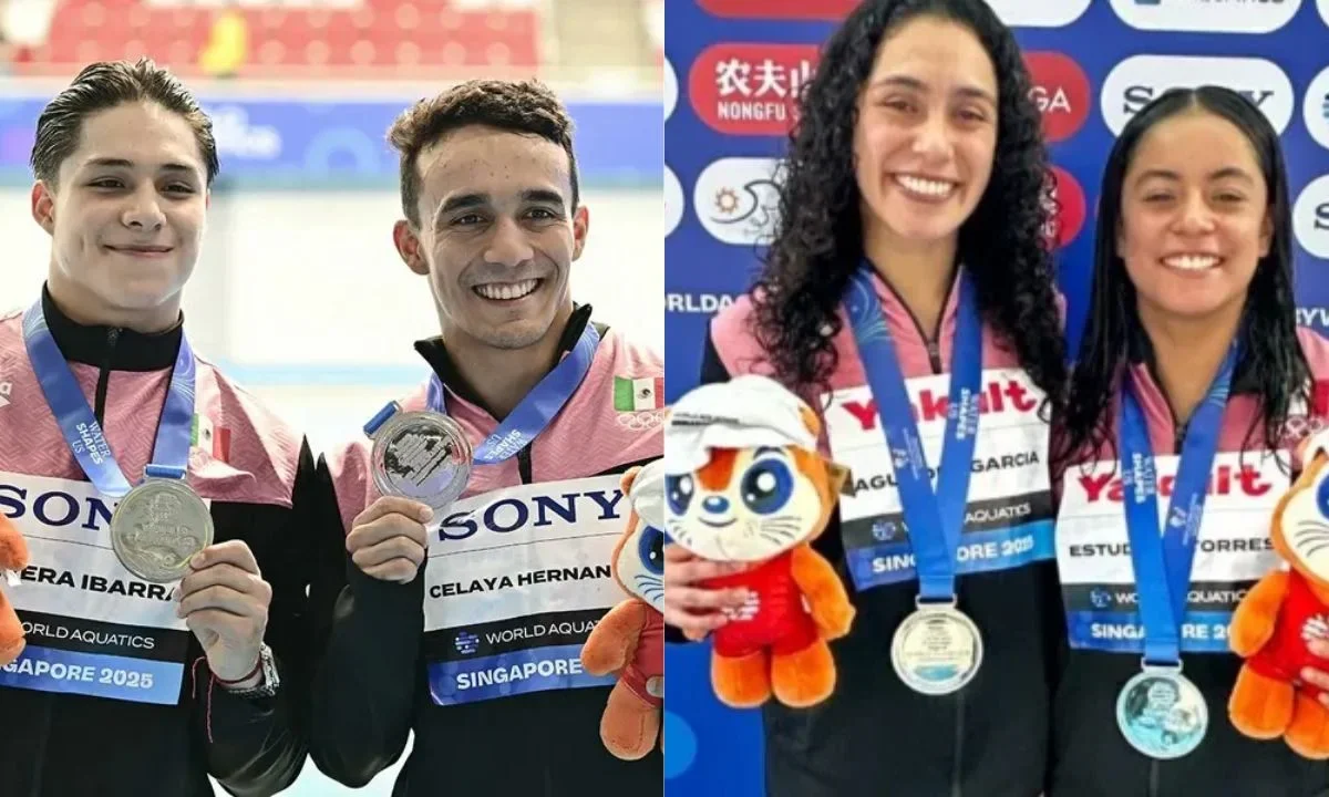 Alejandra Estudillo y Gabriela Agúndez celebran su medalla de plata en la plataforma de 10 metros sincronizados en Mundial de Deportes Acuáticos de Singapur.