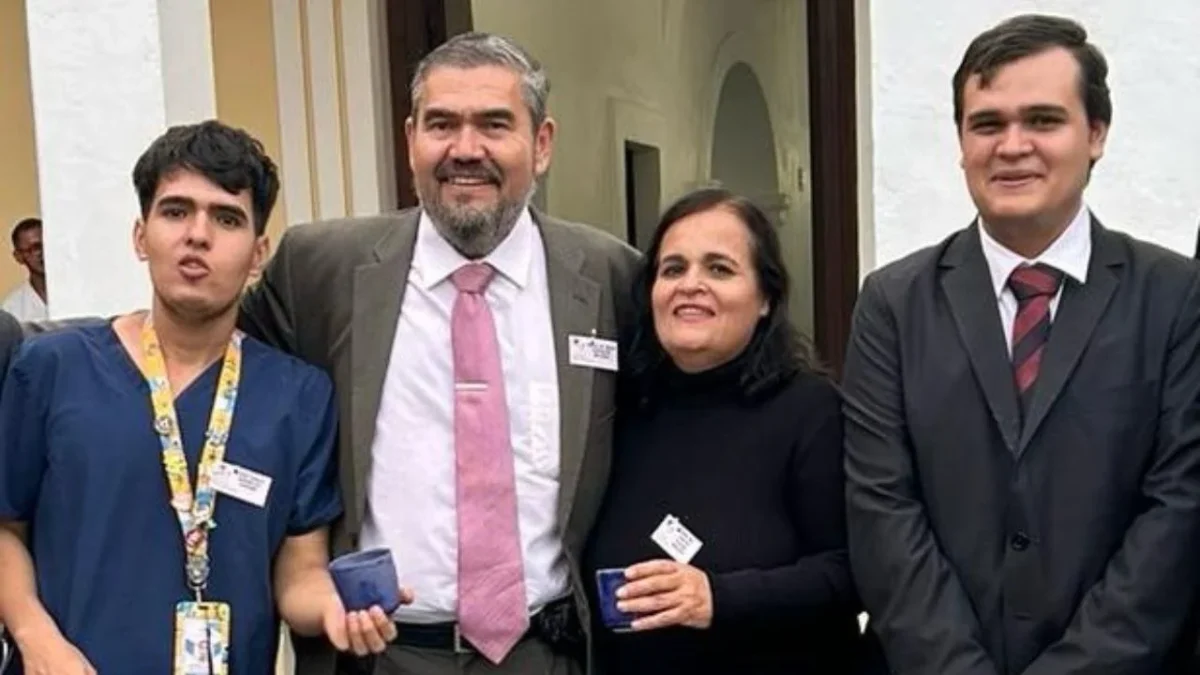 Irena y Diego, padres de Andrés y Pablo, han sido el soporte de ambos médicos.