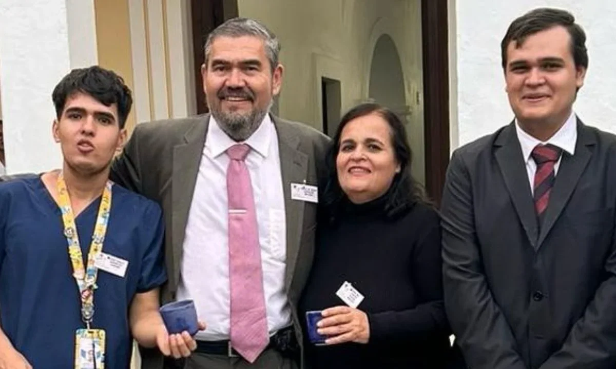 Irena y Diego, padres de Andrés y Pablo, han sido el soporte de ambos médicos.