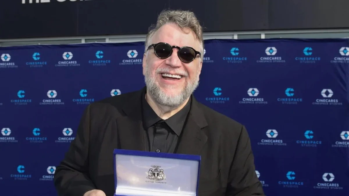 Entregan al cineasta mexicano Guillermo del Toro la llave de Toronto.