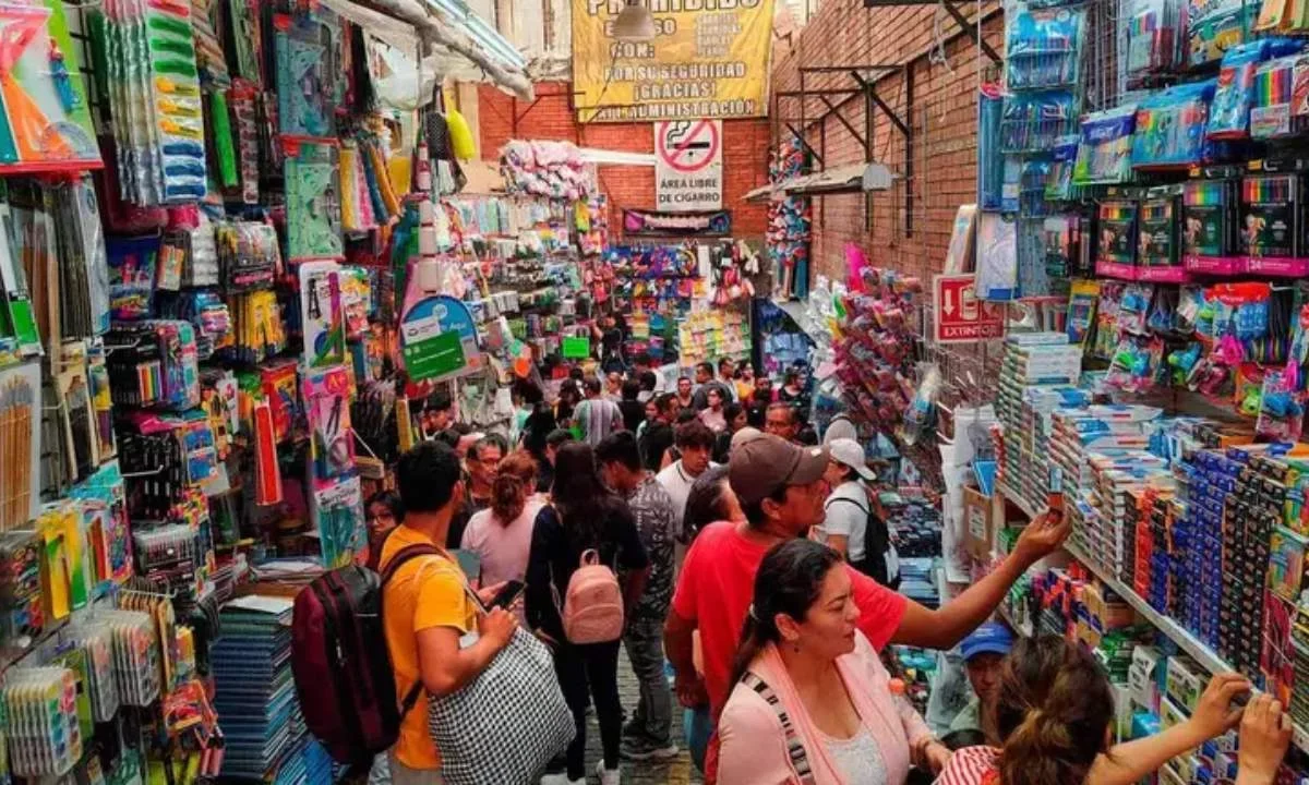 Adelanta los útiles y prepara el regreso a clases, acude a la feria escolar en CDMX