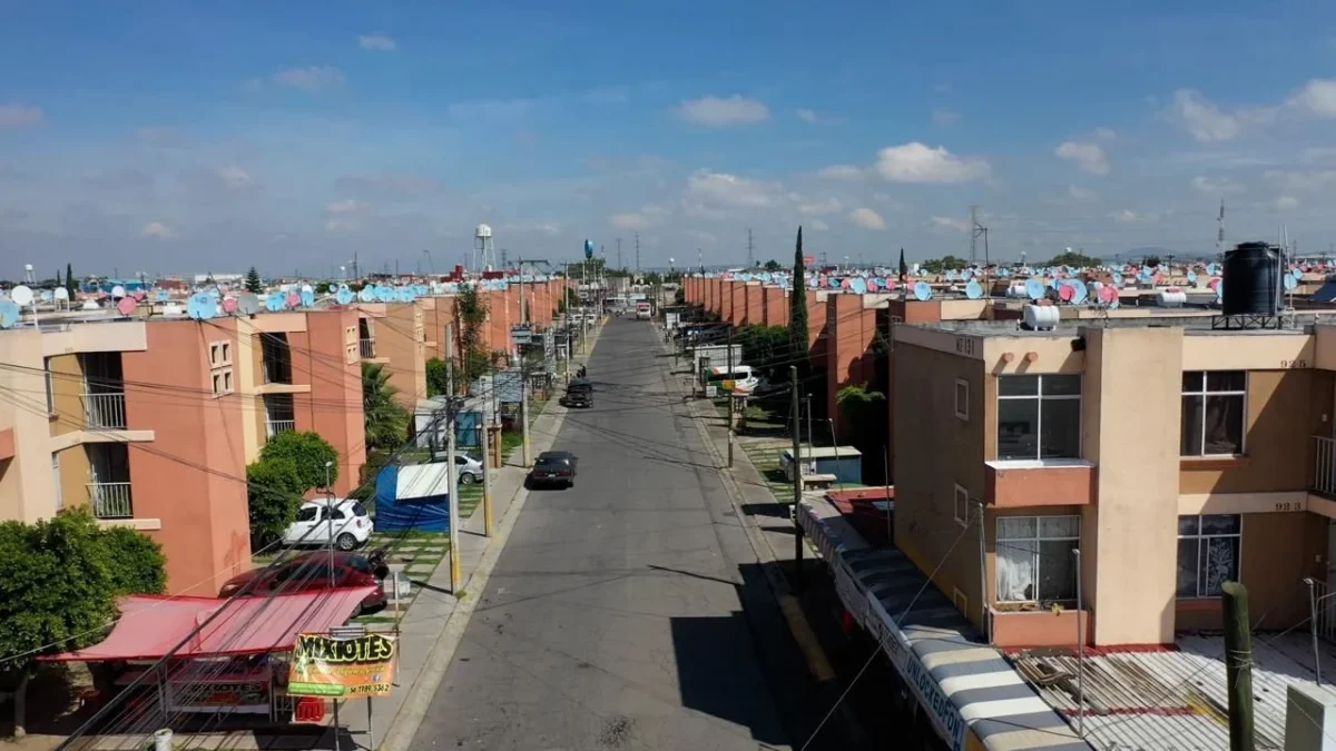 Elementos de la Guardia Civil de Tecámac recuperaron un inmueble en el fraccionamiento Rancho La Capilla, donde elementos de policiacos atendieron el llamado de un ciudadano que reportó la invasión de su vivienda.